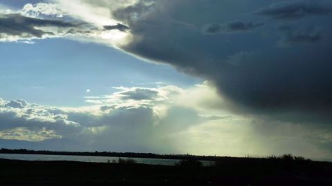 Les pluies continuent d'inquiéter en mer Noire, ralentissant les travaux de récolte. À l'inverse, elles sont très attendues aux États-Unis et au Canada. (©Terre-net Média)