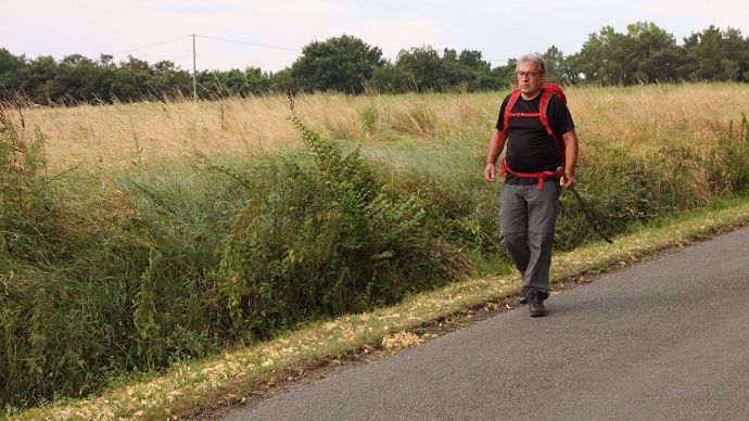 Conseiller municipal de Marmande, Patrick Maurin parcourra une bonne vingtaine de kilomètres pendant 22 jours pour rallier Saint-Anne-d'Auray, dans le Morbihan.
