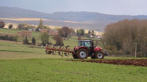 Terrena propose une formation éco-conduite à ses adhérents pour économiser jusqu'à 1 500 € pour 100 ha labourés. (©Terre-net Média)