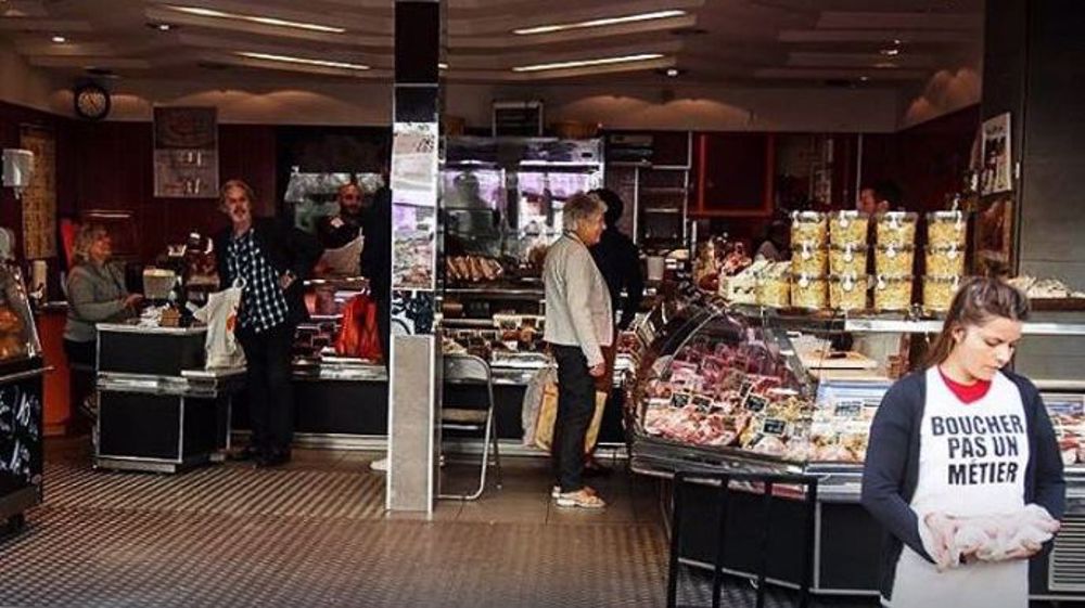 Action antispéciste du collectif extrémiste "Boucherie Abolition" devant une boucherie. (©Boucherie Abolition)