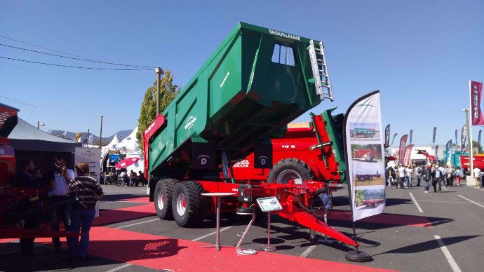 Deguillaume Féline, une nouvelle gamme de bennes agriocles ici sur le Sommet de l'élevage