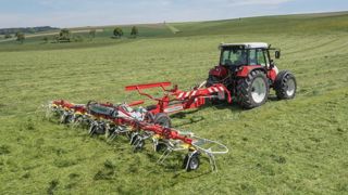 La faneuse Pöttinger Hit 8.9 T bénéficie des nouvelles toupies Dynatech. (©Pöttinger) La faneuse Pöttinger Hit 8.9 T bénéficie des nouvelles toupies Dynatech. (©Pöttinger)