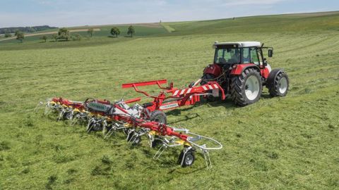La faneuse Pöttinger Hit 8.9 T bénéficie des nouvelles toupies Dynatech. (©Pöttinger) La faneuse Pöttinger Hit 8.9 T bénéficie des nouvelles toupies Dynatech. (©Pöttinger)