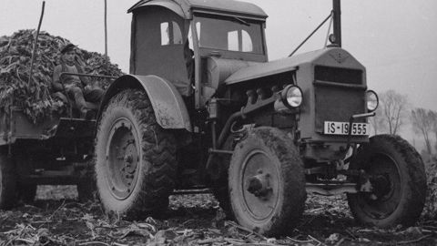 Tracteur équipé de pneumatiques Continental, presque un ancêtre (©Continental)