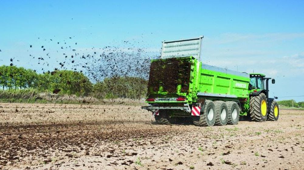 Les produits résiduaires organiques ont deux types d'effets pour l'alimentation azotée des cultures : un effet à court terme et un effet à long terme. (©Joskin) 
