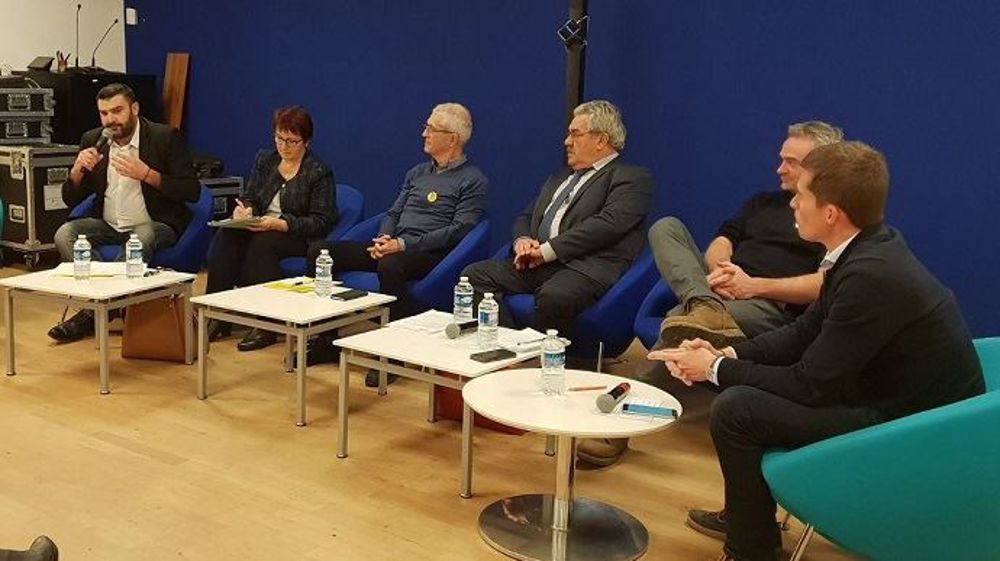 Les cinq représentants syndicaux lors du débat organisé par l'association française des journalistes de l'agriculture et de l'alimentation (Afja), le 19 décembre 2018. De gauche à droite : Jérémy Decerle (JA), <a href="https://www.terre-net.fr/christiane-lambert/t781">Christiane Lambert</a> (FNSEA), <a href="https://www.terre-net.fr/bernard-lannes/t160">Bernard Lannes</a> (CR), Jean Mouzat (Modef), et Laurent P
