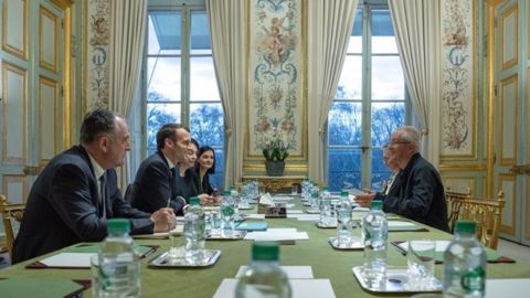 Bernard Lannes et Véronique Le Floc'h ont souhaité attirer l’attention du président de la République sur la gouvernance des coopératives (©@Élysée)