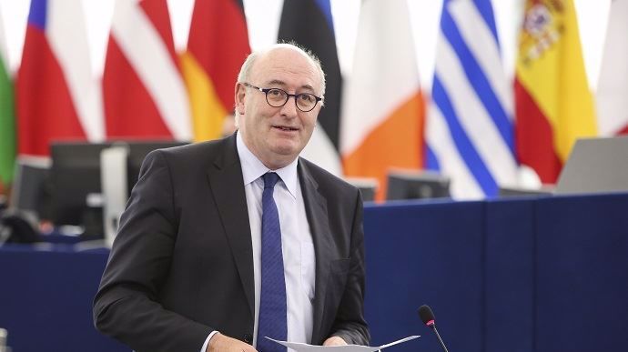 e commissaire européen à l'agriculture Phil Hogan, lors de la présentation des conclusions de la Task Force sur les marchés agricoles, au Parlement européen en janvier 2017. 