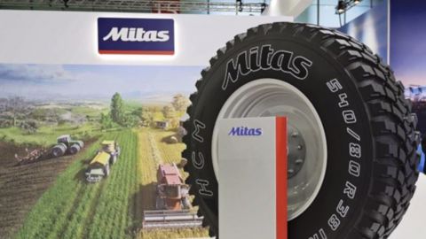 Mitas lance de nouvelles gammes de pneumatiques agricoles au Sima. (©Mitas)