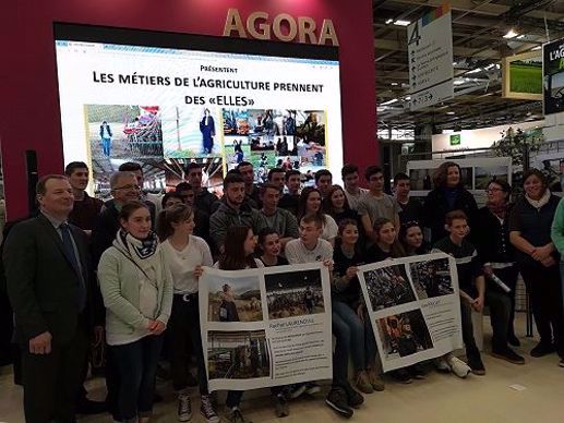 Presentation au salon de l agriculture de l expo les metiers de l agriculture prend des elles