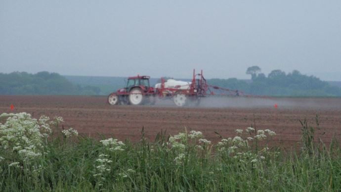 Dans l'Ain, un producteur s'est fait agressé alors qu'il était en train d'opérer un désherbage sur l'une de ses parcelles. (Image d'illustration)