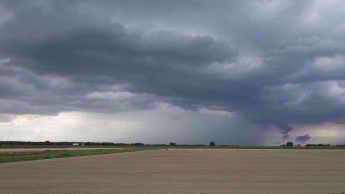 Tempête pluie champs