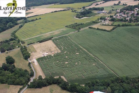vue aerienne du labyrinthe des fees meres en dordogne
