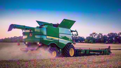 Parmi les innovations 2020 John Deere S700, on peut noter le réglage depuis la cabine des contre-couteaux (©John Deere) Parmi les innovations 2020 John Deere S700, on peut noter le réglage depuis la cabine des contre-couteaux (©John Deere)
