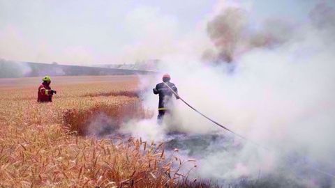 Les départs de feu ont été nombreux en France durant cette moisson 2019 à cause de la sécheresse et des fortes chaleurs. (©Sapeurs-pompiers de l'Oise/Aurélien Dheilly) Les départs de feu ont été nombreux en France durant cette moisson 2019 à cause de la sécheresse et des fortes chaleurs. (©Sapeurs-pompiers de l'Oise/Aurélien Dheilly)