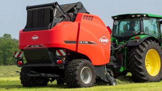 La presse Kuhn VB 7190 annonce jusqu'à 30 t à l'heure en récolte de fourrage. (©Kuhn) La presse Kuhn VB 7190 annonce jusqu'à 30 t à l'heure en récolte de fourrage. (©Kuhn)