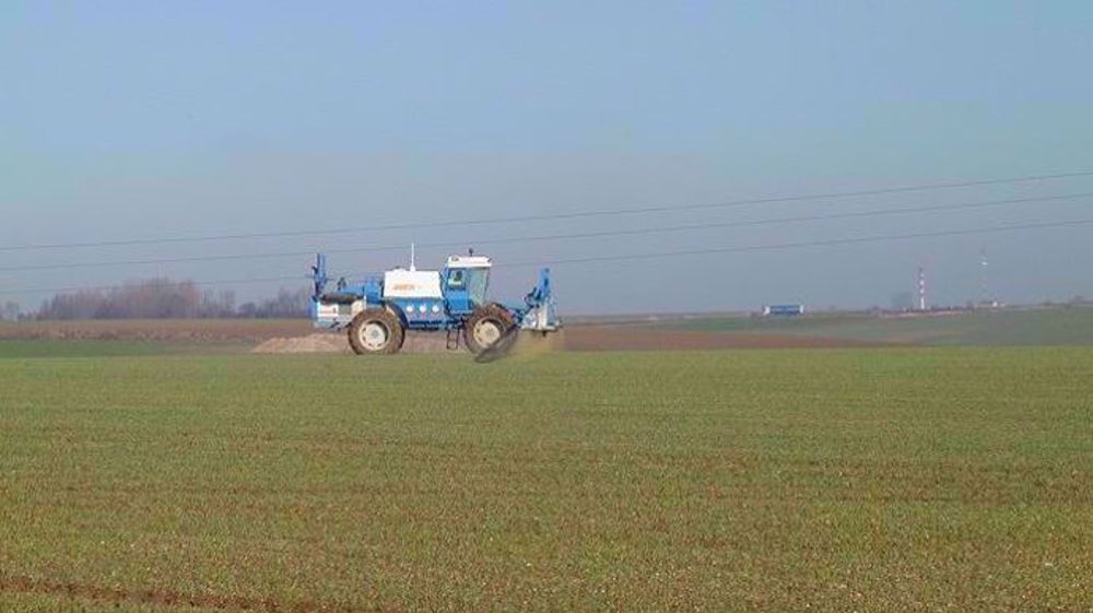L'État imposera des « zones de non traitement », si  riverains, élus et agriculteurs n'arrivent pas à se mettre d'accord pour établir ensemble des « chartes » territoriales d'épandage. (©GuyotVincent02)