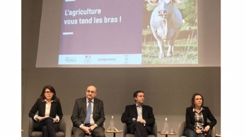 Les organisateurs du Salon de l'agriculture veulent donner l'image d'un secteur prêt à accueillir, "les bras ouverts", tous ceux qui sont intéressés par le métier d'agriculteur. Les organisateurs du Salon de l'agriculture veulent donner l'image d'un secteur prêt à accueillir, "les bras ouverts", tous ceux qui sont intéressés par le métier d'agriculteur.