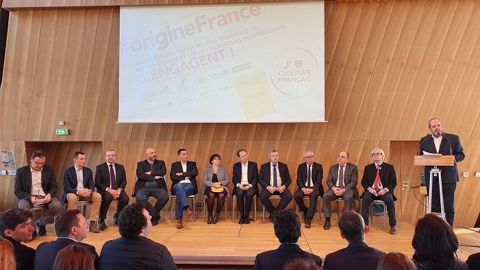 Les 11 signataires de la charte d'engagement pour la valorisation des produits agricoles français dans la restauration indépendante, réunis à Paris mardi 28 janvier 2020. (©Terre-net Média) Les 11 signataires de la charte d'engagement pour la valorisation des produits agricoles français dans la restauration indépendante, réunis à Paris mardi 28 janvier 2020. (©Terre-net Média)