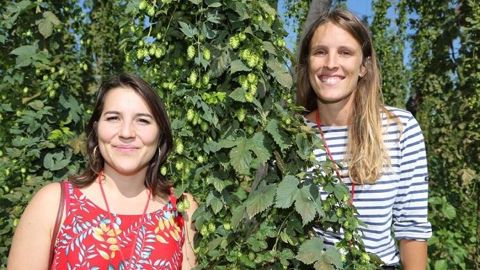 Fanny Madrid et Lucie Le bouteiller, deux ingénieures agronomes, ont créé HOPEN pour développer une filière Houblon de terroir. (©HOPEN) Fanny Madrid et Lucie Le bouteiller, deux ingénieures agronomes, ont créé HOPEN pour développer une filière Houblon de terroir. (©HOPEN)