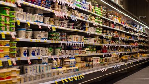« On est toujours mis devant le fait accompli. Le prix du lait, on le subit », reproche Loïc Chauvin, qui accueillait jeudi dans sa ferme une conférence de presse de son syndicat pour « dénoncer les décisions ravageuses et arbitraires des industriels du lait ». (©Pixabay) « On est toujours mis devant le fait accompli. Le prix du lait, on le subit », reproche Loïc Chauvin, qui accueillait jeudi dans sa ferme une conférence de presse de son syndicat pour « dénoncer les décisions ravageuses et arbitraires des industriels du lait ». (©Pixabay)