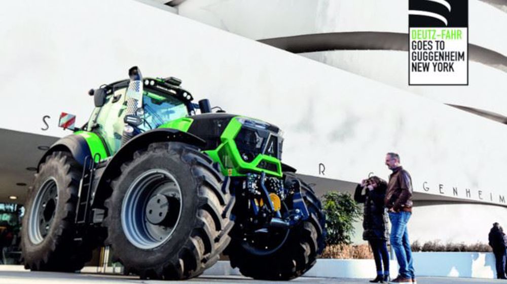 Deutz-Fahr expose son 9340 TTV face au musée Guggenheim sur la 5e avenue de New York. (©Deutz-Fahr)