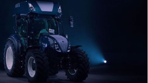 Le tracteur T5.140 de New Holland connaît quelques modifications pour fonctionner à l'hydrogène mélangé au diesel. (©New Holland)
