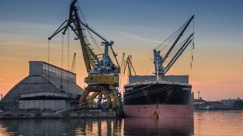 Depuis le début de la campagne, l'Union européenne a exporté 7,8 Mt de blé et importé 2,3 Mt de colza et 1,7 Mt de maïs. (©Pixabey)