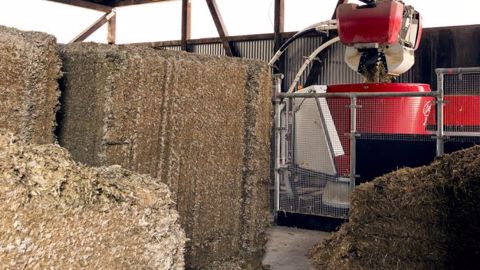 Même par temps chaud, les cubes d'ensilage stockés dans la cuisine restent relativement stables. (©Lely) Même par temps chaud, les cubes d'ensilage stockés dans la cuisine restent relativement stables. (©Lely)