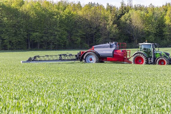 HORSCH Leeb GS avec une cuve en acier inoxydable soudée de l'intérieur et de l'extérieur d'une capacité de 6000, 7000 ou 8000 litres 
