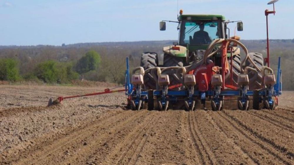 Les conditions sèches d'avril sont favorables aux semis de printemps en France. (©Terre-net Média)