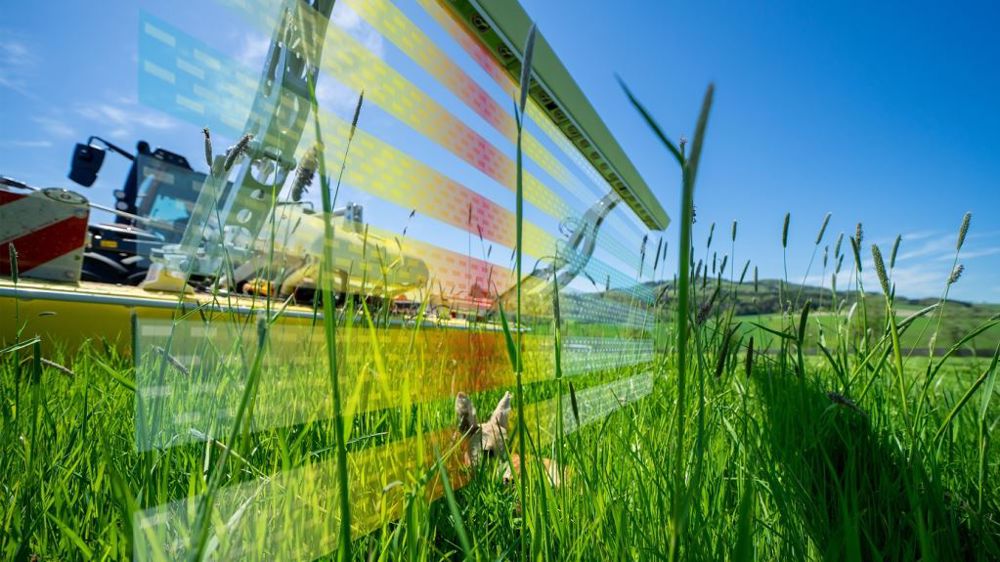 Le dispositif Sensosafe de Pöttinger placé à l'avant des éléments de fauche prévient le conducteur de la présence d'un animal. (©Pöttinger)