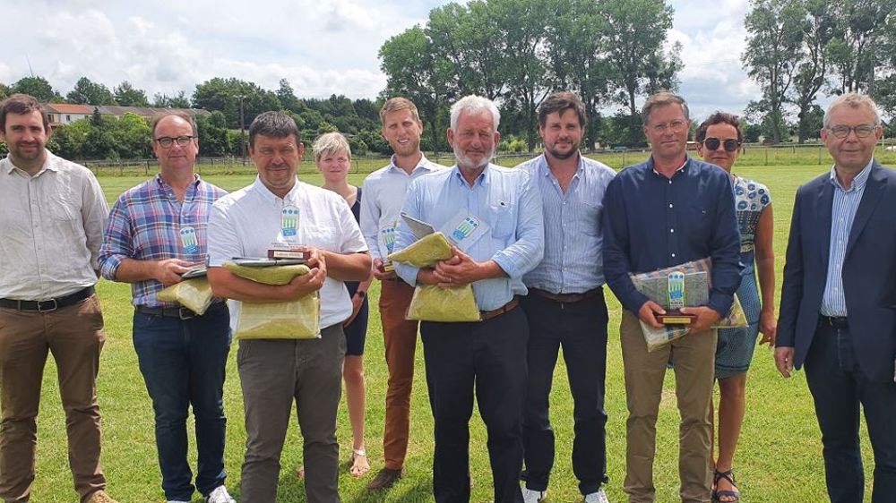 Les gagnants du trophée des agriculteurs multiplicateurs de semences de lin, leaders dans ce métier.  (©Semae)