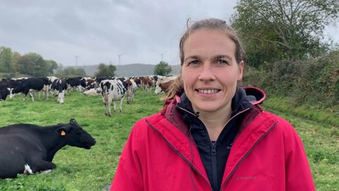 « On a eu moins de doutes lors de la conversion bio car le système herbager était déjà en place et réfléchi depuis longtemps », témoigne Charlène. (©Terre-net Média) « On a eu moins de doutes lors de la conversion bio car le système herbager était déjà en place et réfléchi depuis longtemps », témoigne Charlène. (©Terre-net Média)