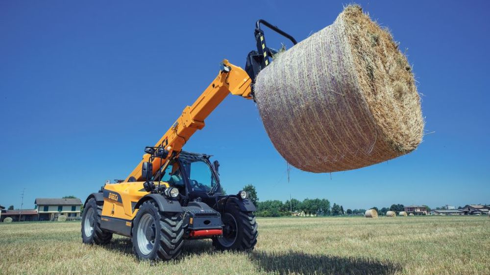 Les modèles de télescopiques compacts disposent d'une cabine basse qui permet d'accéder sans marche. (©Dieci)