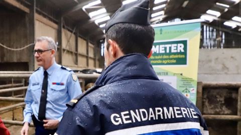 Gérald Darmanin et Julien Denormandie tiennent aussi à « confirmer l'efficacité de la cellule » face aux vols de véhicules dans les exploitations agricoles et aux dégradations. (©Ministère de l'Intérieur) Gérald Darmanin et Julien Denormandie tiennent aussi à « confirmer l'efficacité de la cellule » face aux vols de véhicules dans les exploitations agricoles et aux dégradations. (©Ministère de l'Intérieur)