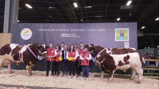 Jovial et Œillet sacrés champions de la race Rouge des Prés Jovial et Œillet sacrés champions de la race Rouge des Prés