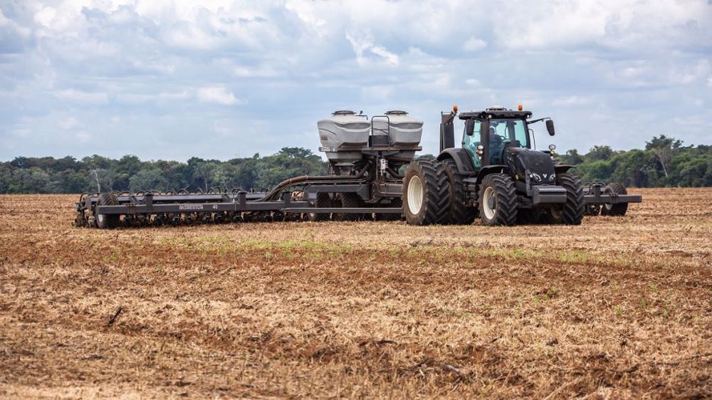 Valtra propose désormais jusqu'à 96 sections sur ses tracteurs de 4e et 5e génération. (©Valtra)