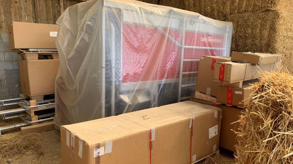 Après l'installation, la mise en route du robot de traite doit se prévoir dans une période relativement calme car les vaches ont besoin de temps pour s'y habituer. (©Terre-net Média)