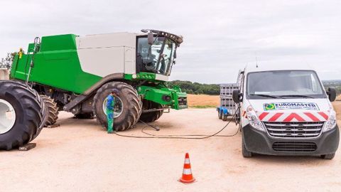 L'opération SOS Récoltes permet aux agriculteurs d'être dépannés  in situ en seulement 3 h, 24 h/24 et 7 j/7. (©Euromaster)