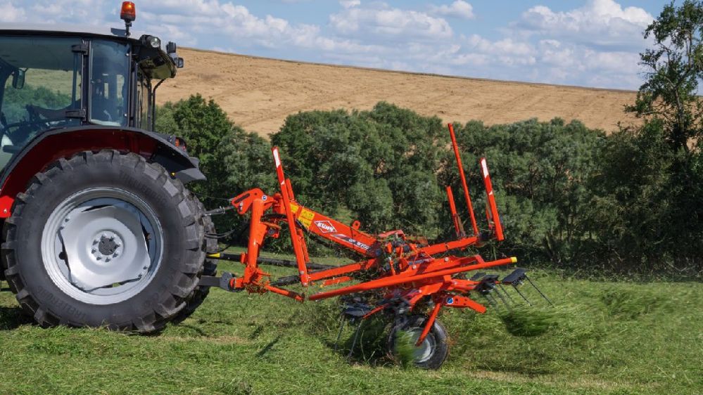 Faneuse Kuhn GF 13003 T - ROS ROS60255.7 1/32 - Matériels de fenaison Faneuses