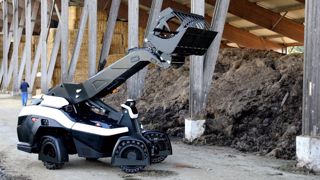 Le robot polyvalent autonome Loadix vise à soulager les éleveurs des tâches de manutention en élevage. (©ManuRob) Le robot polyvalent autonome Loadix vise à soulager les éleveurs des tâches de manutention en élevage. (©ManuRob)