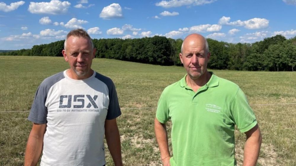Pascal et Thierry Wagner ont réaménagé leur parcellaire pour passer en système herbager. (©BTPL)<span style="font-size: 14px; text-align: justify; color: #000000;"> 