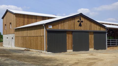 Stabulation vaches laitières par l'entreprise Roiné