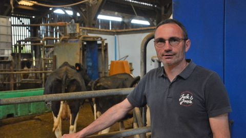 Ludovic Goisbault : « les vaches en bâtiment toute l’année, on l’a testé en 2011, cela ne nous emballait pas, même avec les robots ». Ludovic Goisbault : « les vaches en bâtiment toute l’année, on l’a testé en 2011, cela ne nous emballait pas, même avec les robots ».