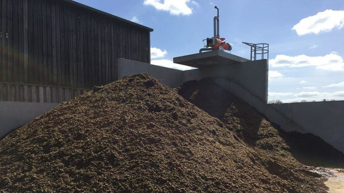 Avec un séparateur de phase à vis, la partie solide, dont le taux de matière sèche peut grimper jusqu’à 37%, peut être utilisée comme litière en logettes.