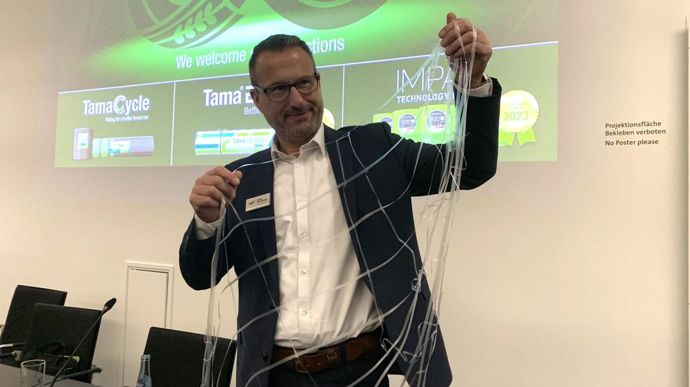 Ewald Werschmann, manager commercial chez Tama, présente en exclusivité l'EZ Web.