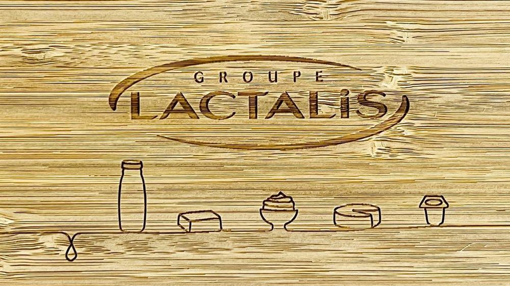 Logo Lactalis sur bois