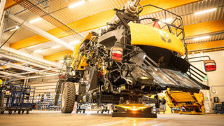 Des véhicules automatisés guideront de manière autonome le trajet des machines en cours d'assemblage dans l'usine. Des véhicules automatisés guideront de manière autonome le trajet des machines en cours d'assemblage dans l'usine.