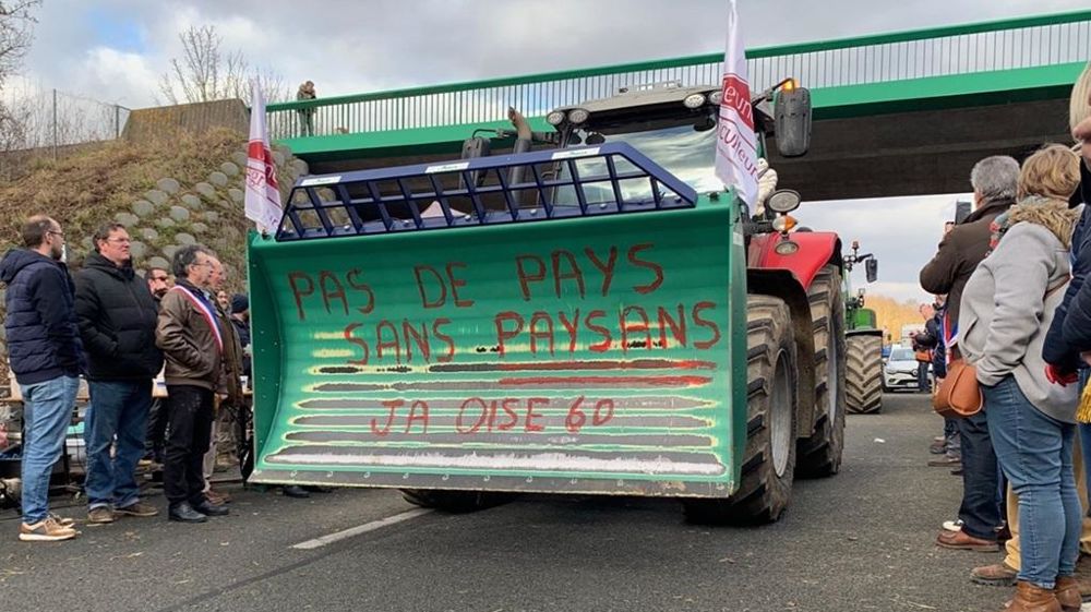 Blocage autoroute A16 à Beauvais